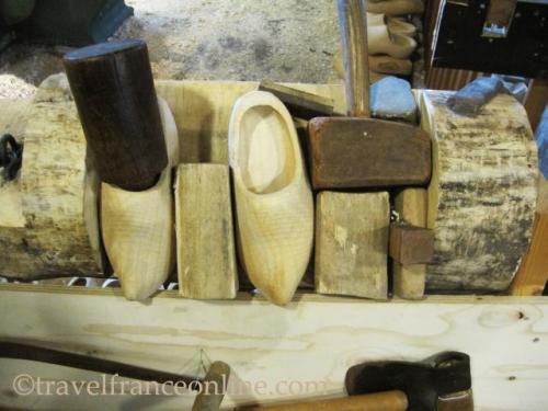 The making of wooden clogs